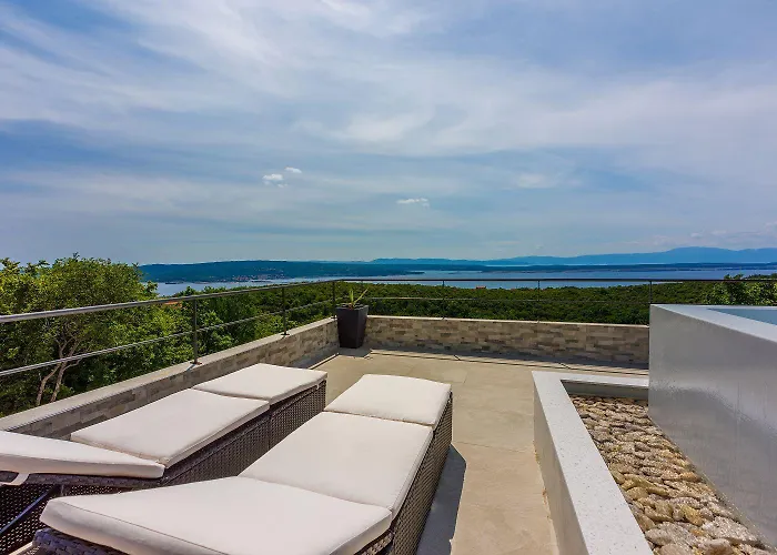 Privathaus Mit Pool Und Traumhaften Ausblick * Crikvenica